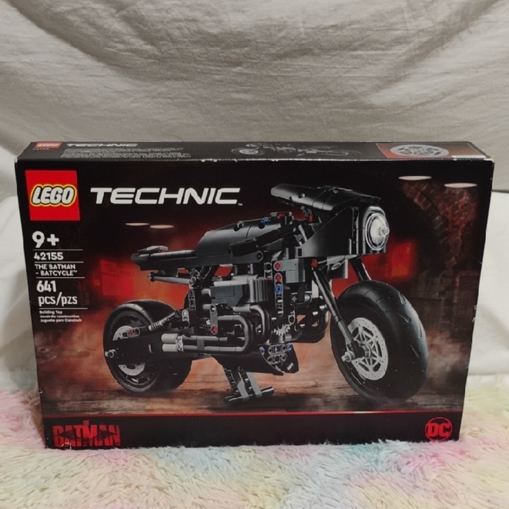 (#39) New LEGO Technic The Batman Batcycle Set